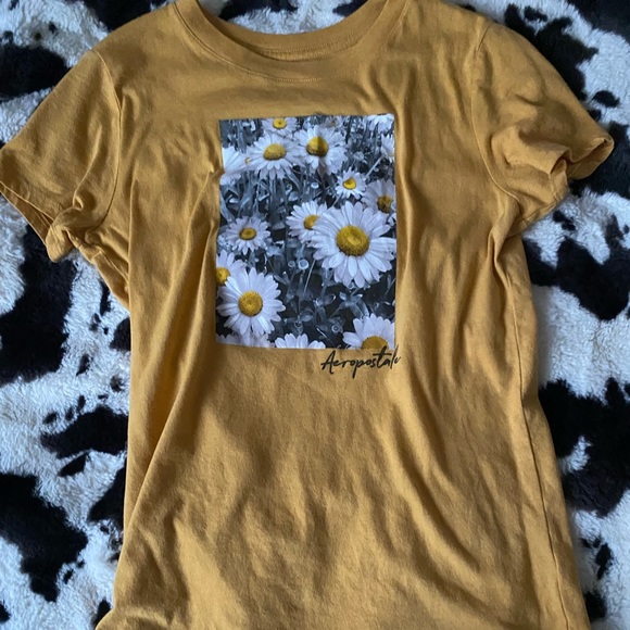 Aeropostale yellow daisy t shirt - Picture 2 of 2